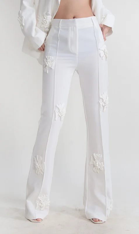 STEREO FLOWER MID-RISE JEANS IN WHITE