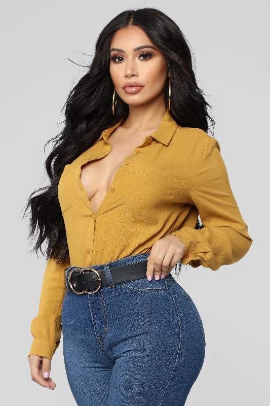 aurora-woven-top-mustard