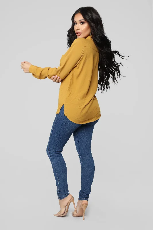 aurora-woven-top-mustard