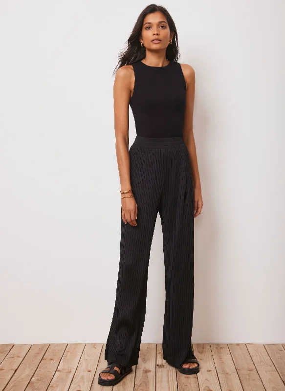 black-pleated-wide-trousers