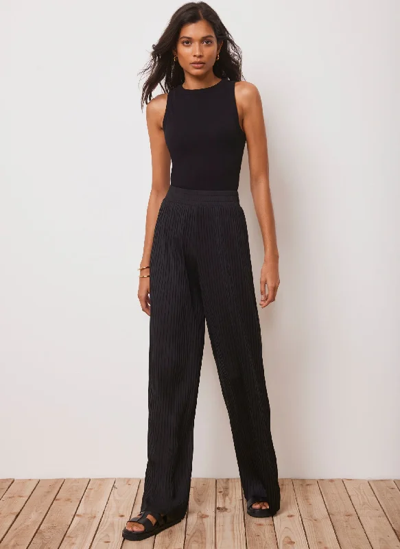 black-pleated-wide-trousers