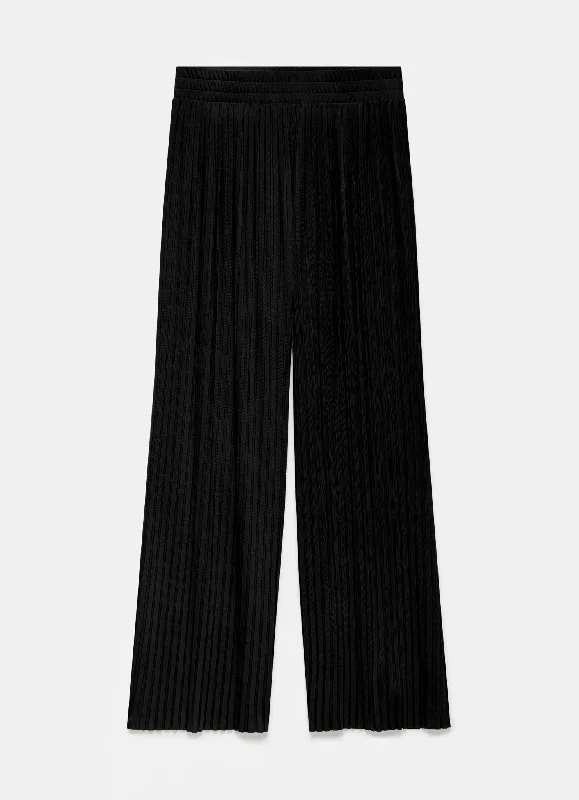 black-pleated-wide-trousers