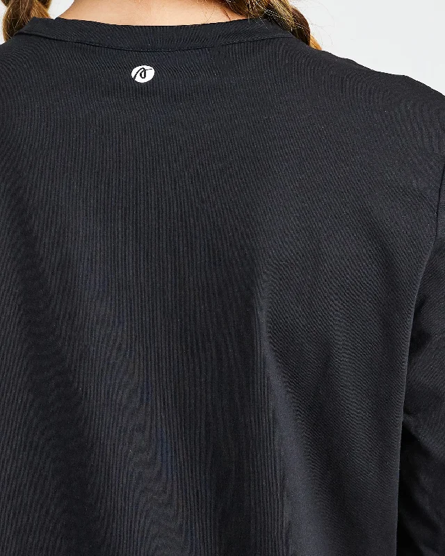 everyday-relaxed-long-sleeve-t-shirt-black