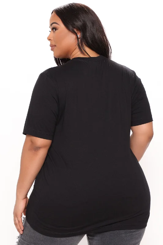 fit-for-a-queen-tee-black